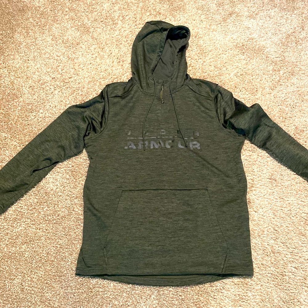 Size medium men’s under Armour